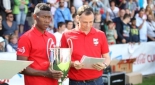 David Alaba mit dem Pokal