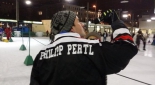 Philipp Pertl mit eigenem Eishockeytrikot