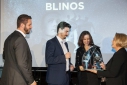 WKO Gen. Sekr. Mag. Anna Maria Hochhauser bei der Übergabe des ersten Platzes in der Kategorie Technologie an das Unternehmen "Blinos GmbH"